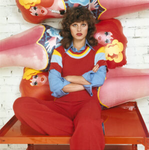 F.C. Gundlach, Uschi Obermaier mit SinalcoPuppe Rita, Hamburg 1970 © F.C. Gundlach / Stiftung F.C. Gundlach